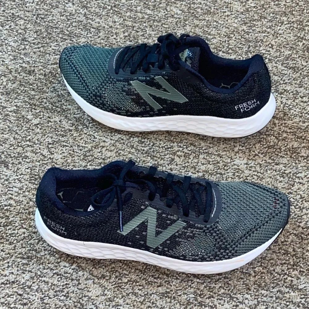 New Balance Fresh Foam Men's Black and White Athletic Shoes Size 8 US